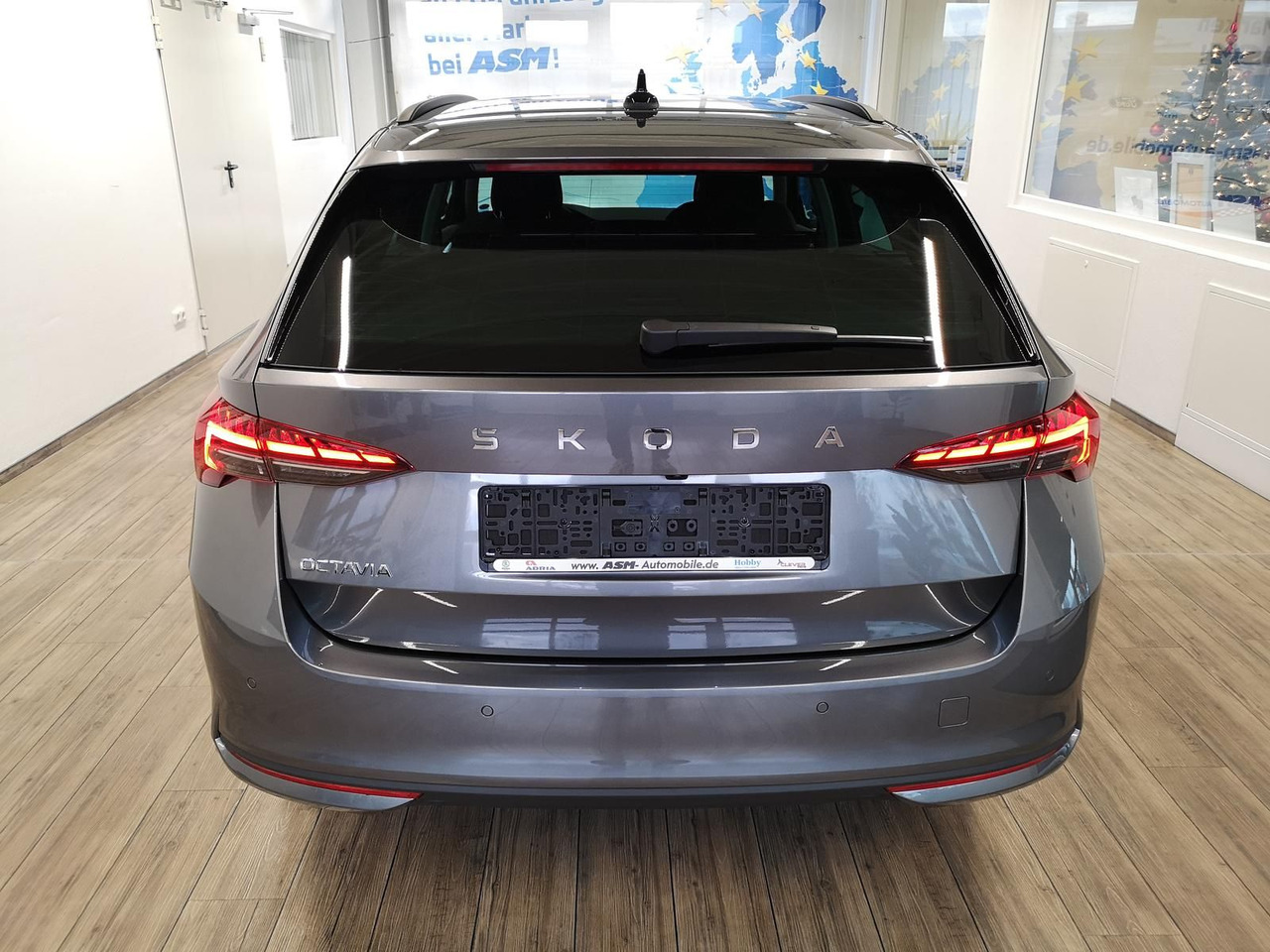 Skoda Octavia Combi Selection DSG*R-KAM*LED*DAB*2xPDC* - מכונית: תמונה 4 Skoda Octavia Combi Selection DSG*R-KAM*LED*DAB*2xPDC* - מכונית: תמונה 4