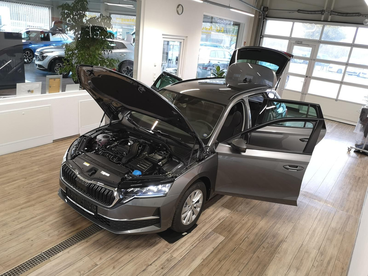 Skoda Octavia Combi Selection DSG*R-KAM*LED*DAB*2xPDC* - מכונית: תמונה 5 Skoda Octavia Combi Selection DSG*R-KAM*LED*DAB*2xPDC* - מכונית: תמונה 5