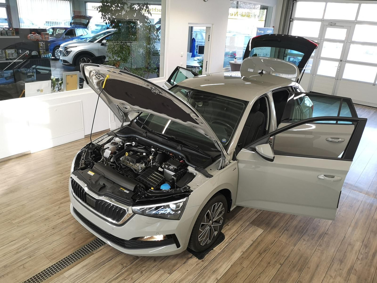 Skoda Scala Ambition 1,0 TSI 81 kW*NAVI*LED*R-KAM*PDC* - סדאן: תמונה 2 Skoda Scala Ambition 1,0 TSI 81 kW*NAVI*LED*R-KAM*PDC* - סדאן: תמונה 2