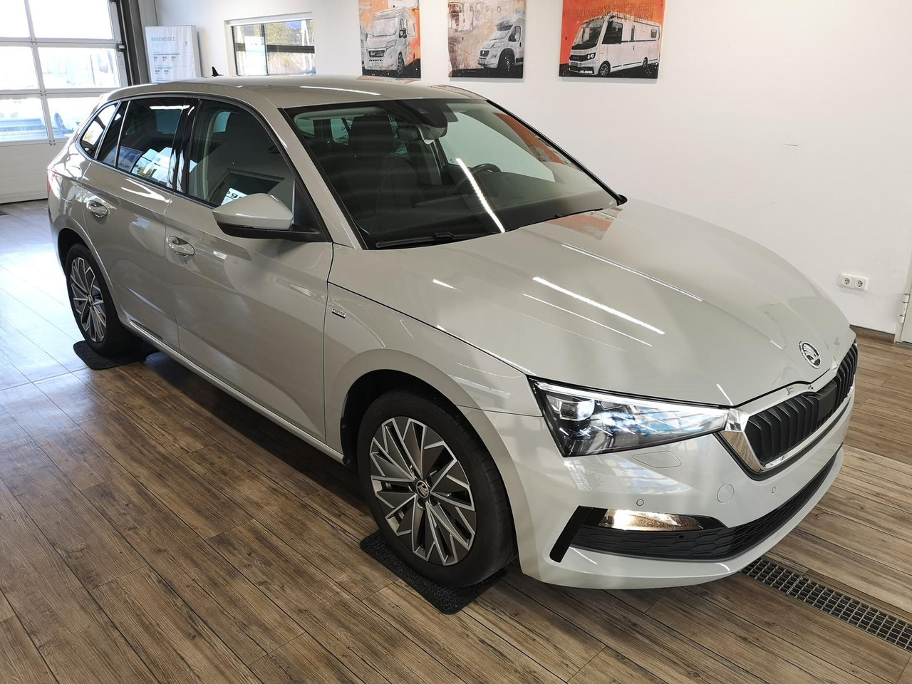 Skoda Scala Ambition 1,0 TSI 81 kW*NAVI*LED*R-KAM*PDC* - סדאן: תמונה 3 Skoda Scala Ambition 1,0 TSI 81 kW*NAVI*LED*R-KAM*PDC* - סדאן: תמונה 3