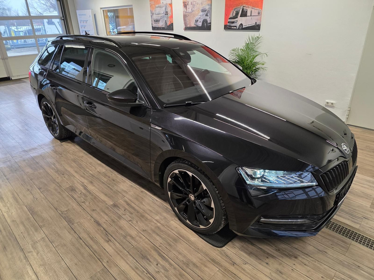 Skoda Superb Combi Sportline 2,0 TDI 4x4*PSD*360°*AHK* - מכונית: תמונה 3 Skoda Superb Combi Sportline 2,0 TDI 4x4*PSD*360°*AHK* - מכונית: תמונה 3