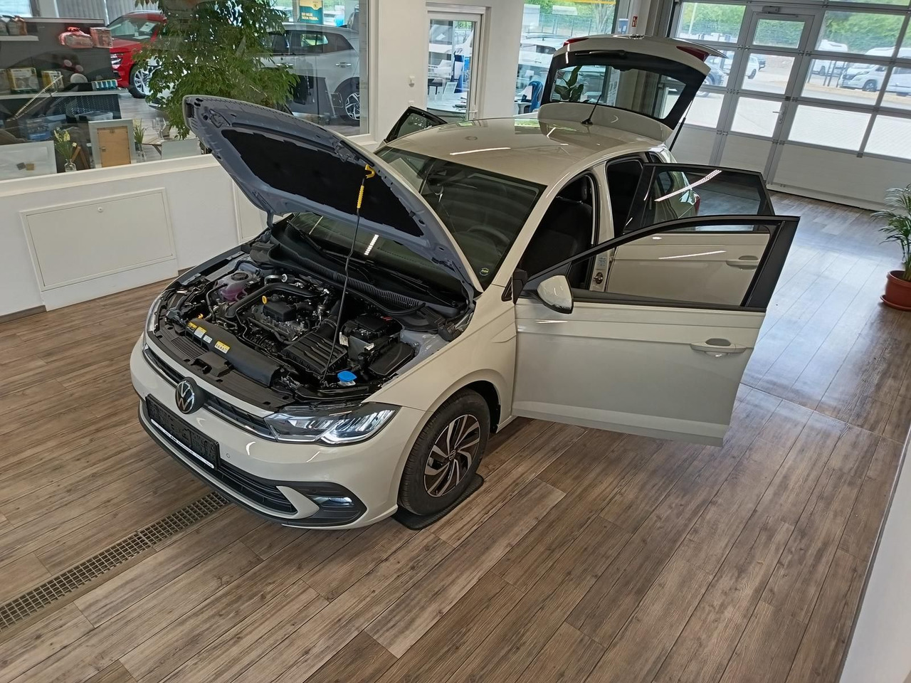 Volkswagen Polo Life 1.0 TSI 70kW DSG*LED*ACC*R-KAM*DAB*PDC - מכונית: תמונה 2 Volkswagen Polo Life 1.0 TSI 70kW DSG*LED*ACC*R-KAM*DAB*PDC - מכונית: תמונה 2
