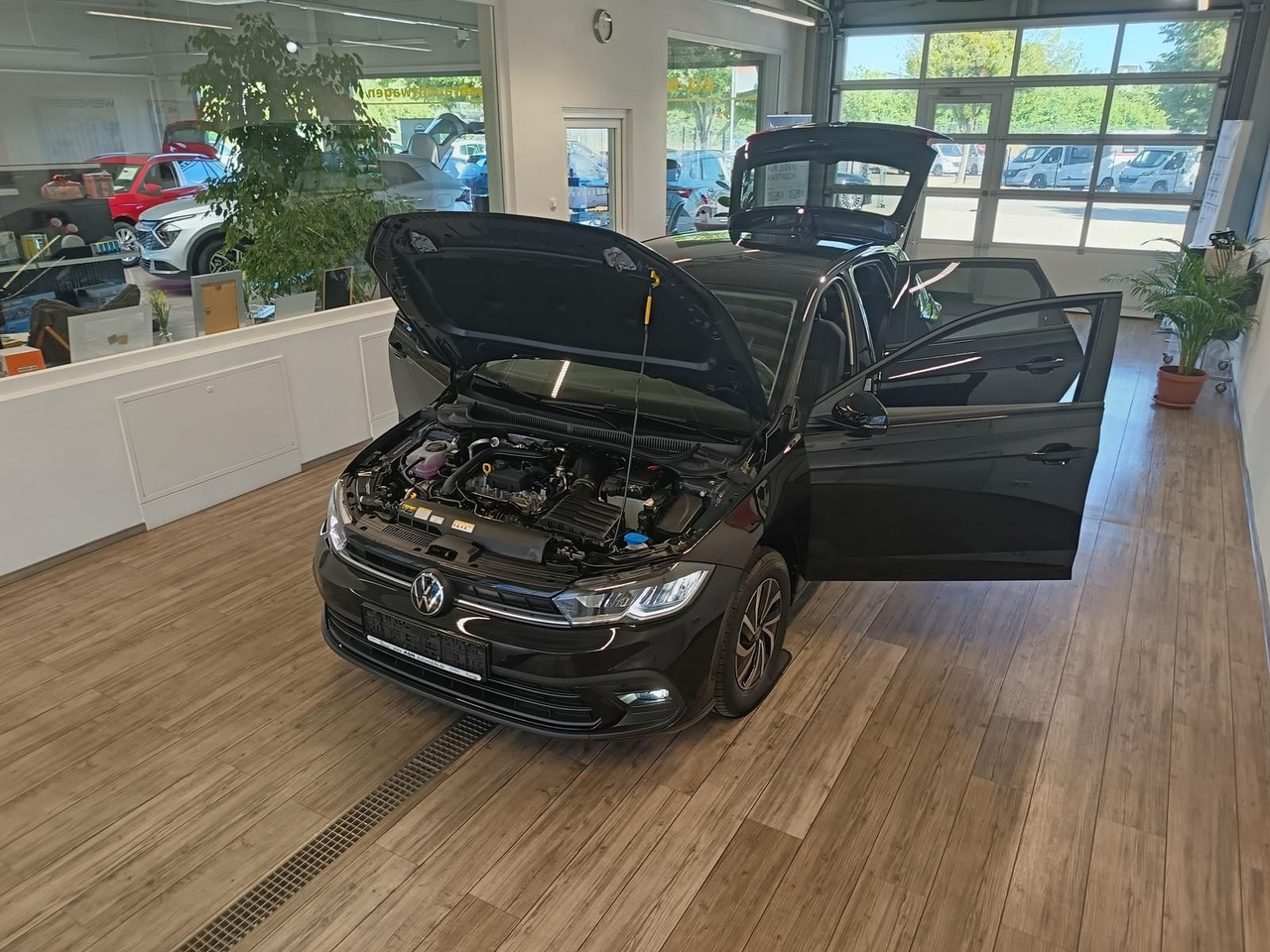 Volkswagen Polo Life 1.0 TSI 70kW DSG*LED*ACC*R-KAM*DAB*PDC - מכונית: תמונה 2 Volkswagen Polo Life 1.0 TSI 70kW DSG*LED*ACC*R-KAM*DAB*PDC - מכונית: תמונה 2