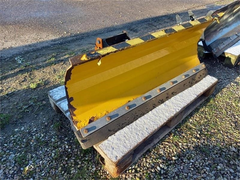 GMR FS1300L Med A-ramme kat. 0 eller Stiga Titan ophæn - מחרשת שלג עבור מכונה חקלאית: תמונה 1 GMR FS1300L Med A-ramme kat. 0 eller Stiga Titan ophæn - מחרשת שלג עבור מכונה חקלאית: תמונה 1