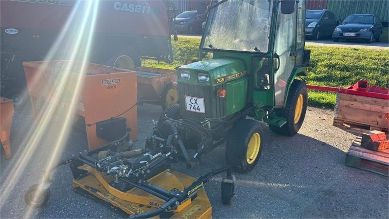 John Deere 755 Kompakt traktor - טרקטור עירוני: תמונה 1 John Deere 755 Kompakt traktor - טרקטור עירוני: תמונה 1