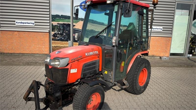 Kubota B2530 HST B2530 - טרקטור עירוני: תמונה 1 Kubota B2530 HST B2530 - טרקטור עירוני: תמונה 1