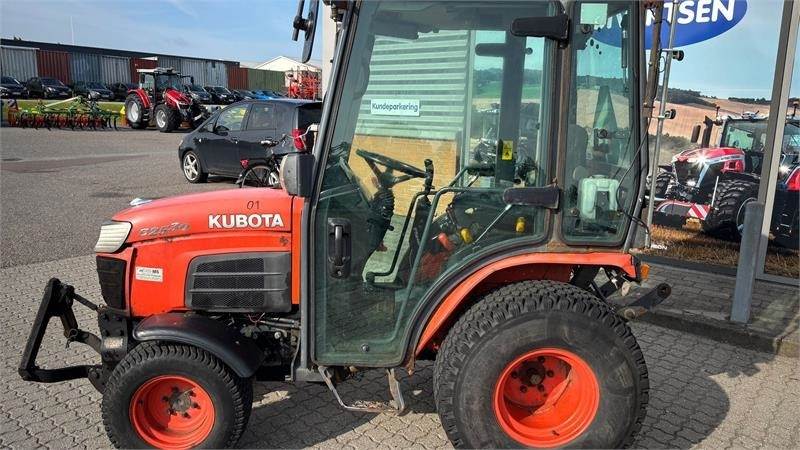 Kubota B2530 HST B2530 - טרקטור עירוני: תמונה 3 Kubota B2530 HST B2530 - טרקטור עירוני: תמונה 3