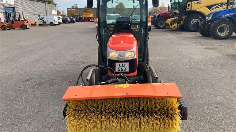 Kubota ST341 inkl. 150 cm kost og udlægger - טרקטור עירוני: תמונה 3 Kubota ST341 inkl. 150 cm kost og udlægger - טרקטור עירוני: תמונה 3
