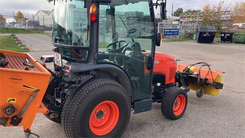 Kubota ST341 inkl. 150 cm kost og udlægger - טרקטור עירוני: תמונה 5 Kubota ST341 inkl. 150 cm kost og udlægger - טרקטור עירוני: תמונה 5