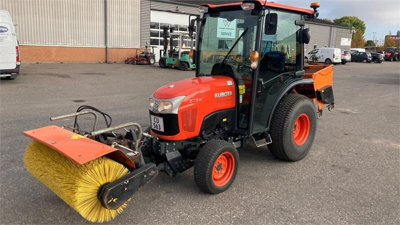 Kubota ST341 inkl. 150 cm kost og udlægger - טרקטור עירוני: תמונה 1 Kubota ST341 inkl. 150 cm kost og udlægger - טרקטור עירוני: תמונה 1