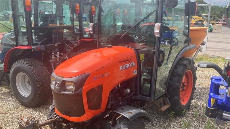 Kubota STW37 Kun 1144 timer STW37 - טרקטור עירוני: תמונה 2 Kubota STW37 Kun 1144 timer STW37 - טרקטור עירוני: תמונה 2