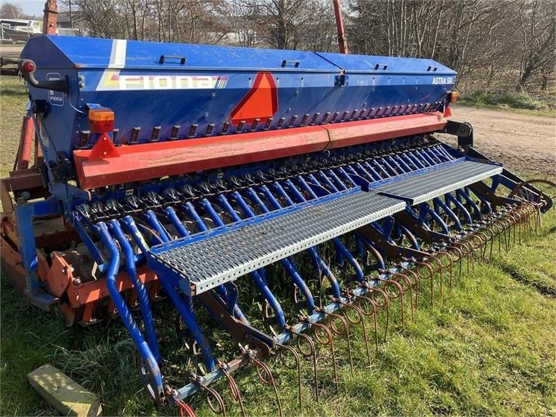 Kuhn HR 4002 Med Fiona Astra SR - מקדחת זריעה משולבת: תמונה 4 Kuhn HR 4002 Med Fiona Astra SR - מקדחת זריעה משולבת: תמונה 4