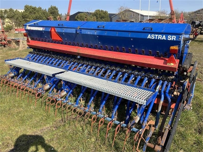 Kuhn HR 4002 Med Fiona Astra SR - מקדחת זריעה משולבת: תמונה 3 Kuhn HR 4002 Med Fiona Astra SR - מקדחת זריעה משולבת: תמונה 3