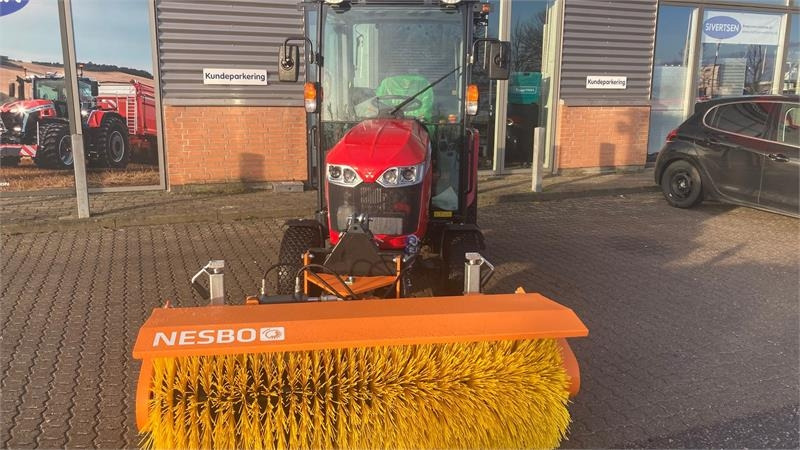 Massey Ferguson 1740 HC Frontlift/pto og 150 cm fejemaskine - טרקטור עירוני: תמונה 2 Massey Ferguson 1740 HC Frontlift/pto og 150 cm fejemaskine - טרקטור עירוני: תמונה 2