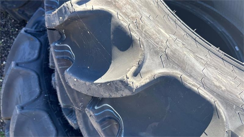 Mitas 420/85R38 & 340/85R28 - צמיג עבור כלי רכב עירוני/ מיוחד: תמונה 2 Mitas 420/85R38 & 340/85R28 - צמיג עבור כלי רכב עירוני/ מיוחד: תמונה 2