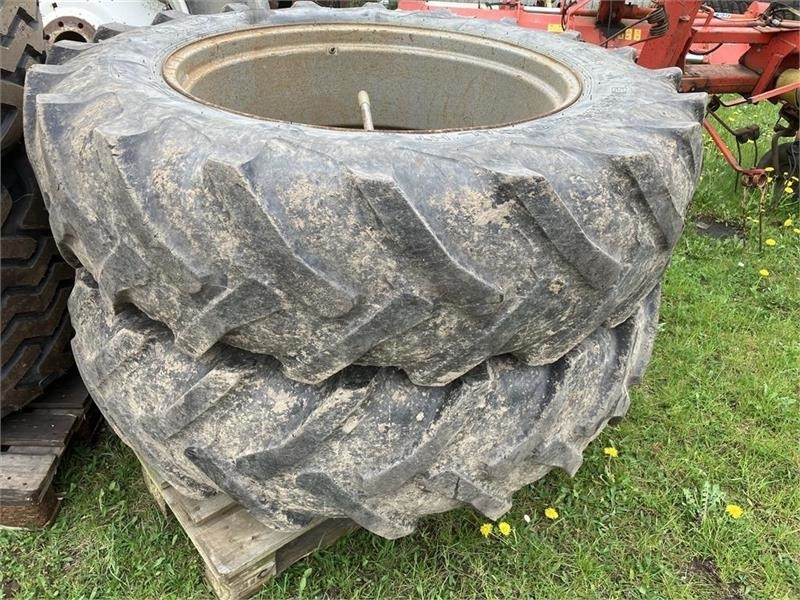 Molcon 16.9x38 5 armet bred - גלגלים וצמיגים: תמונה 1 Molcon 16.9x38 5 armet bred - גלגלים וצמיגים: תמונה 1