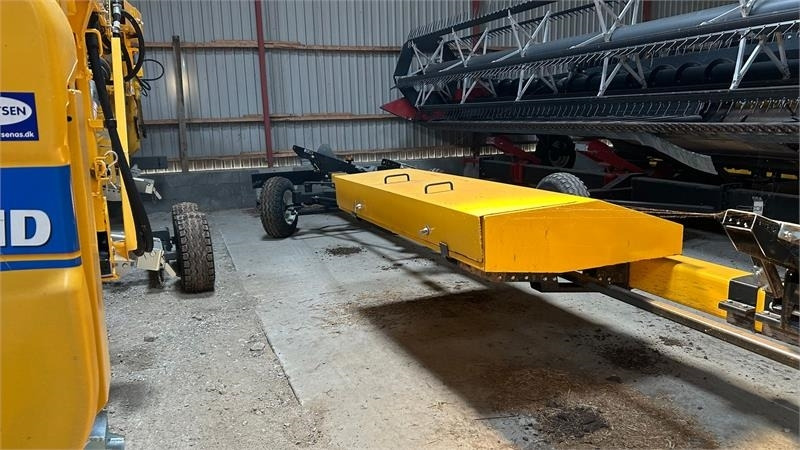 New Holland 4 hjulet skærebordsvogn - קרון נגרר חקלאי: תמונה 2 New Holland 4 hjulet skærebordsvogn - קרון נגרר חקלאי: תמונה 2
