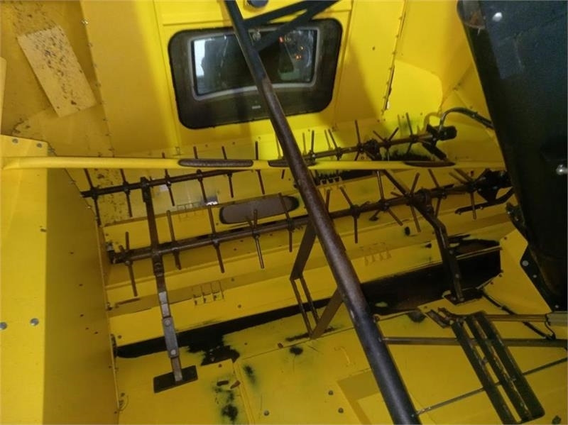 New Holland CR9.80 - מקצרת קומבינה: תמונה 4 New Holland CR9.80 - מקצרת קומבינה: תמונה 4
