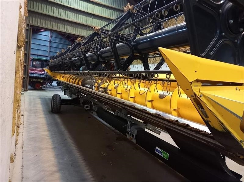 מקצרת קומבינה New Holland CR9.80: תמונה 11