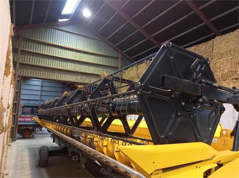 מקצרת קומבינה New Holland CR9.80: תמונה 10