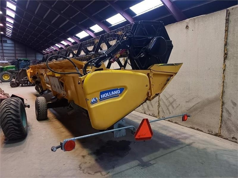 מקצרת קומבינה New Holland CR9.80: תמונה 12