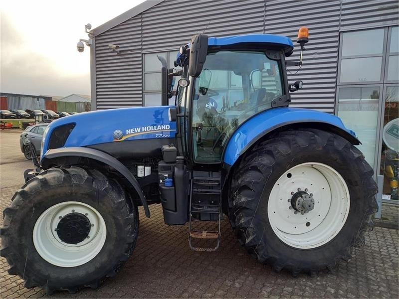 New Holland T7.220 - טרקטור חקלאי: תמונה 2 New Holland T7.220 - טרקטור חקלאי: תמונה 2