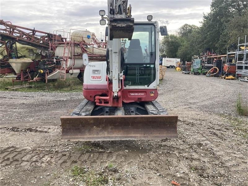 Takeuchi TB260 - מיני מחפר: תמונה 4 Takeuchi TB260 - מיני מחפר: תמונה 4