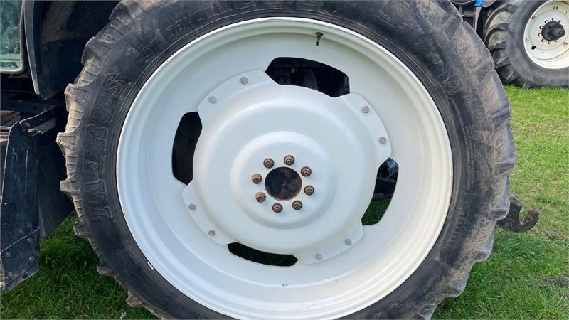 Taurus 270/95R32 - 300/95R46 - צמיג עבור מכונה חקלאית: תמונה 4 Taurus 270/95R32 - 300/95R46 - צמיג עבור מכונה חקלאית: תמונה 4