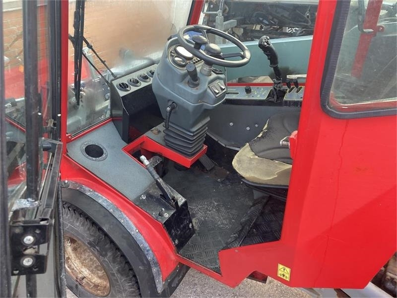 Timan Tool-Trac 245 - טרקטור עירוני: תמונה 5 Timan Tool-Trac 245 - טרקטור עירוני: תמונה 5