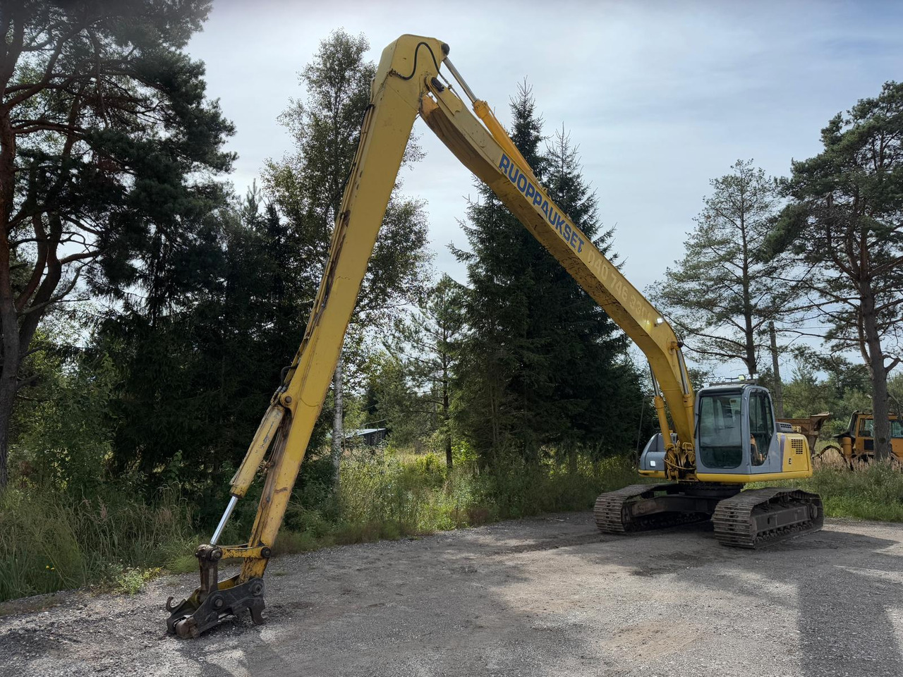 New Holland E 215 - מחפר סורק: תמונה 1 New Holland E 215 - מחפר סורק: תמונה 1