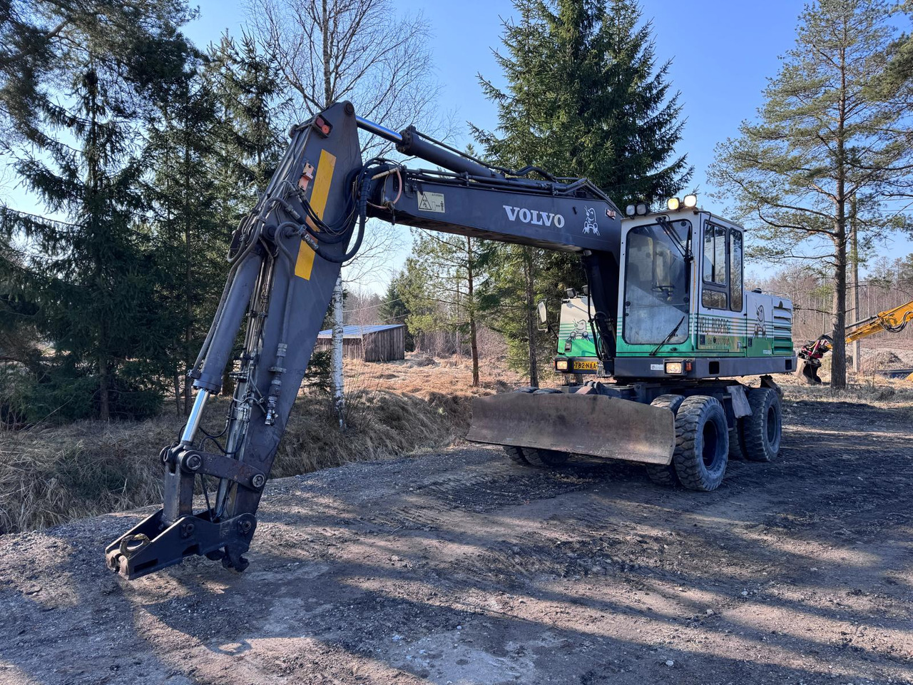 VOLVO EW200 - מחפר גלגלים: תמונה 1 VOLVO EW200 - מחפר גלגלים: תמונה 1