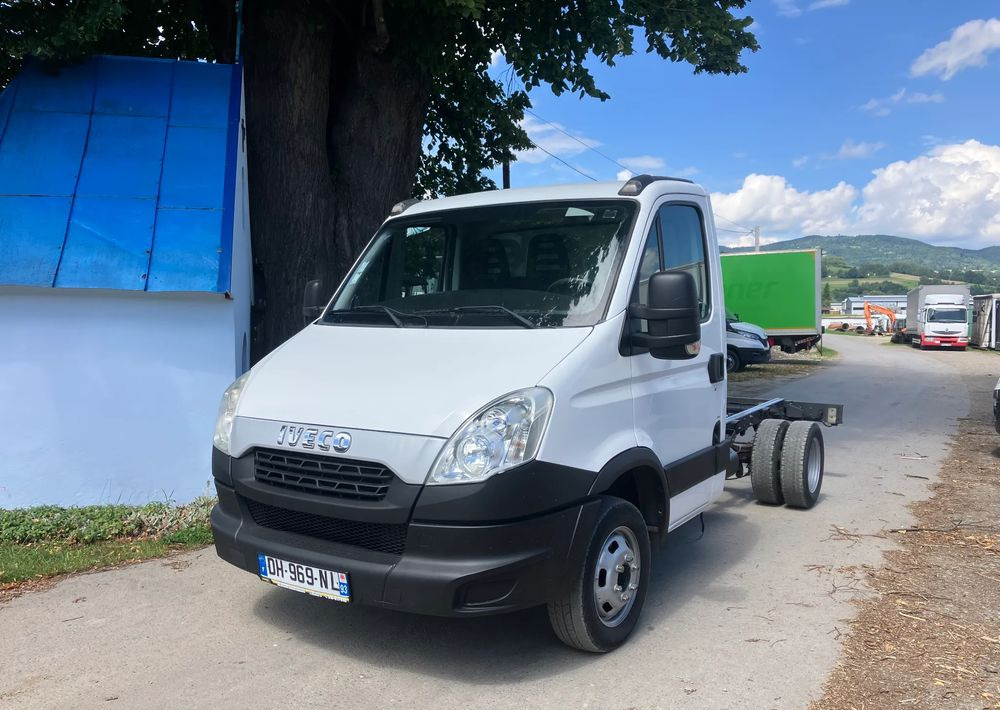 Iveco DAILY 35C13 ramo do zabudowy kiper wywrotka - משאית עם שלדת תא: תמונה 1 Iveco DAILY 35C13 ramo do zabudowy kiper wywrotka - משאית עם שלדת תא: תמונה 1