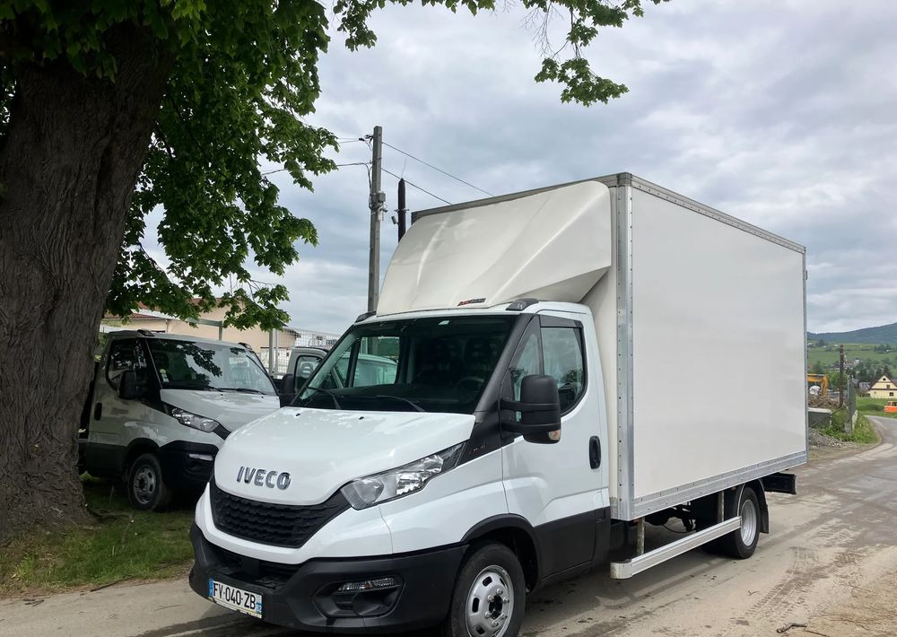 Iveco DAILY 35C16 kontener kurierka 3.0 silnik - כלי רכב מסחרי עם תיבה: תמונה 1 Iveco DAILY 35C16 kontener kurierka 3.0 silnik - כלי רכב מסחרי עם תיבה: תמונה 1