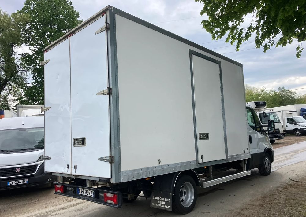 Iveco DAILY 35C16 kontener kurierka 3.0 silnik - כלי רכב מסחרי עם תיבה: תמונה 3 Iveco DAILY 35C16 kontener kurierka 3.0 silnik - כלי רכב מסחרי עם תיבה: תמונה 3