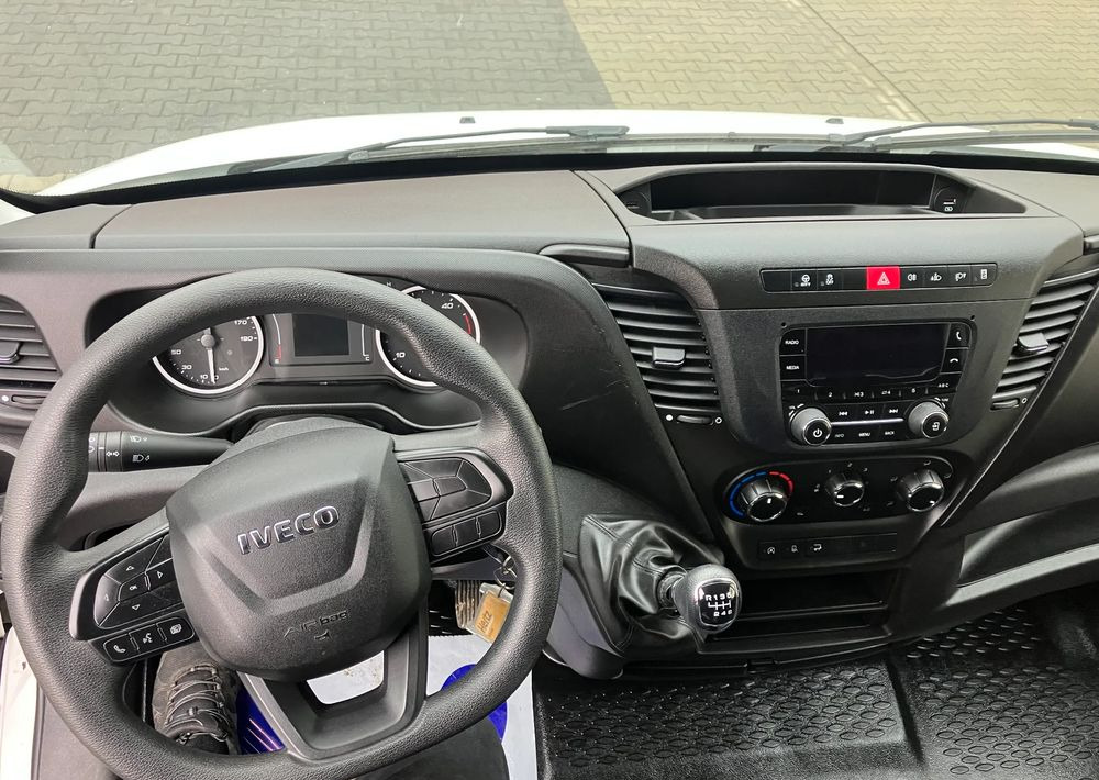 כלי רכב מסחרי עם תיבה Iveco DAILY 35C16 kontener kurierka winda STAN PERFEKCYJNY: תמונה 6