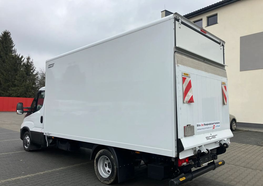 Iveco DAILY 35C16 kontener kurierka winda STAN PERFEKCYJNY - כלי רכב מסחרי עם תיבה: תמונה 4 Iveco DAILY 35C16 kontener kurierka winda STAN PERFEKCYJNY - כלי רכב מסחרי עם תיבה: תמונה 4