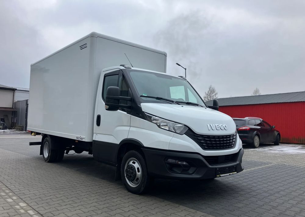 Iveco DAILY 35C16 kontener kurierka winda STAN PERFEKCYJNY - כלי רכב מסחרי עם תיבה: תמונה 2 Iveco DAILY 35C16 kontener kurierka winda STAN PERFEKCYJNY - כלי רכב מסחרי עם תיבה: תמונה 2