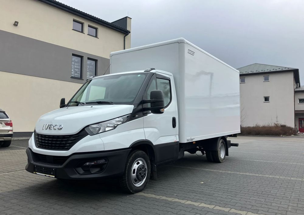 Iveco DAILY 35C16 kontener kurierka winda STAN PERFEKCYJNY - כלי רכב מסחרי עם תיבה: תמונה 1 Iveco DAILY 35C16 kontener kurierka winda STAN PERFEKCYJNY - כלי רכב מסחרי עם תיבה: תמונה 1