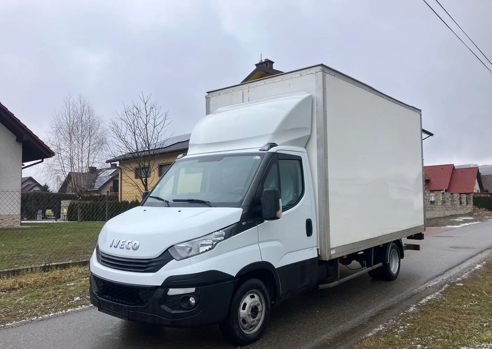 Iveco DAILY 35C16 kontener kurierka winda - כלי רכב מסחרי עם תיבה: תמונה 1 Iveco DAILY 35C16 kontener kurierka winda - כלי רכב מסחרי עם תיבה: תמונה 1