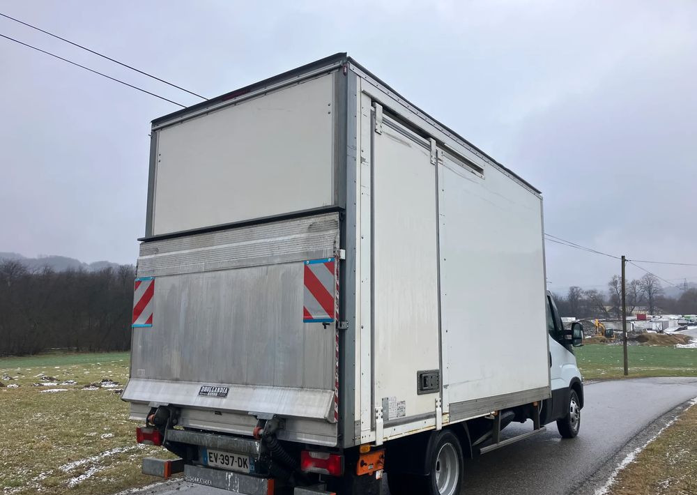 Iveco DAILY 35C16 kontener kurierka winda - כלי רכב מסחרי עם תיבה: תמונה 3 Iveco DAILY 35C16 kontener kurierka winda - כלי רכב מסחרי עם תיבה: תמונה 3