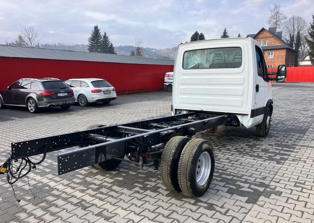 Iveco DAILY 70C17 RAMO DO ZABUDOWY,super stan - משאית עם שלדת תא: תמונה 3 Iveco DAILY 70C17 RAMO DO ZABUDOWY,super stan - משאית עם שלדת תא: תמונה 3