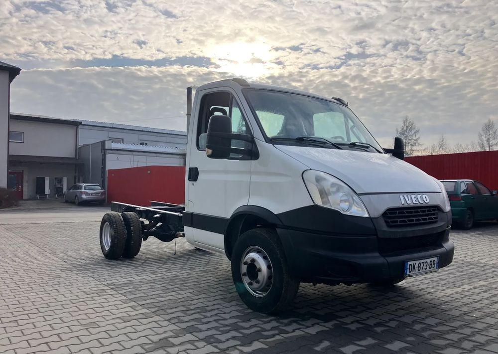 Iveco DAILY 70C17 RAMO DO ZABUDOWY,super stan - משאית עם שלדת תא: תמונה 2 Iveco DAILY 70C17 RAMO DO ZABUDOWY,super stan - משאית עם שלדת תא: תמונה 2