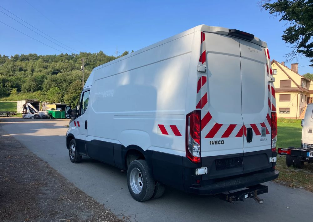 Iveco Daily 35c16 blaszak KLIMA SPROWADZONY serwisówka - כלי רכב מסחרי עם לוח: תמונה 4 Iveco Daily 35c16 blaszak KLIMA SPROWADZONY serwisówka - כלי רכב מסחרי עם לוח: תמונה 4