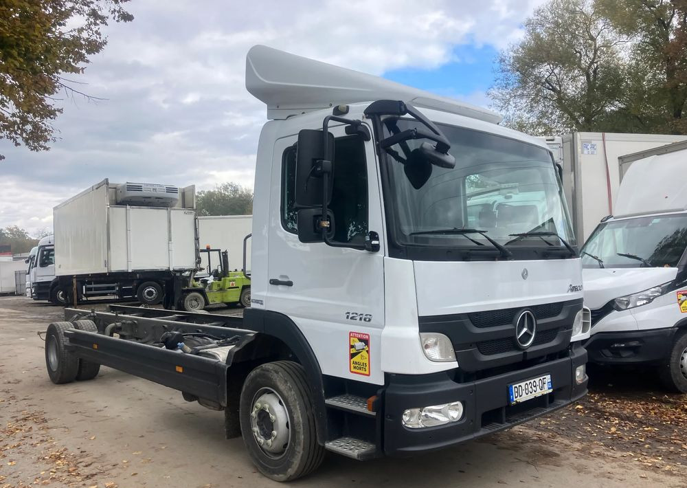 Mercedes-Benz Mercedes Atego 1218 Rama do zabudowy kiper beczka hakowiec laweta - משאית עם שלדת תא: תמונה 2 Mercedes-Benz Mercedes Atego 1218 Rama do zabudowy kiper beczka hakowiec laweta - משאית עם שלדת תא: תמונה 2