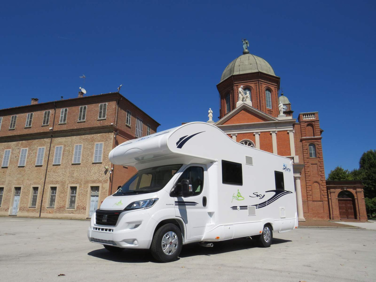 Fiat Ducato RETRACTABLE PLATFORM (300KG CAPACITY) - רכב ממונע Alcove: תמונה 1 Fiat Ducato RETRACTABLE PLATFORM (300KG CAPACITY) - רכב ממונע Alcove: תמונה 1