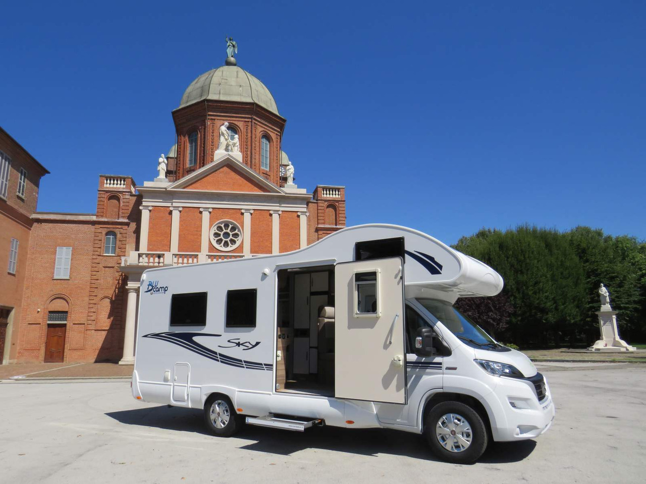 Fiat Ducato RETRACTABLE PLATFORM (300KG CAPACITY) - רכב ממונע Alcove: תמונה 5 Fiat Ducato RETRACTABLE PLATFORM (300KG CAPACITY) - רכב ממונע Alcove: תמונה 5