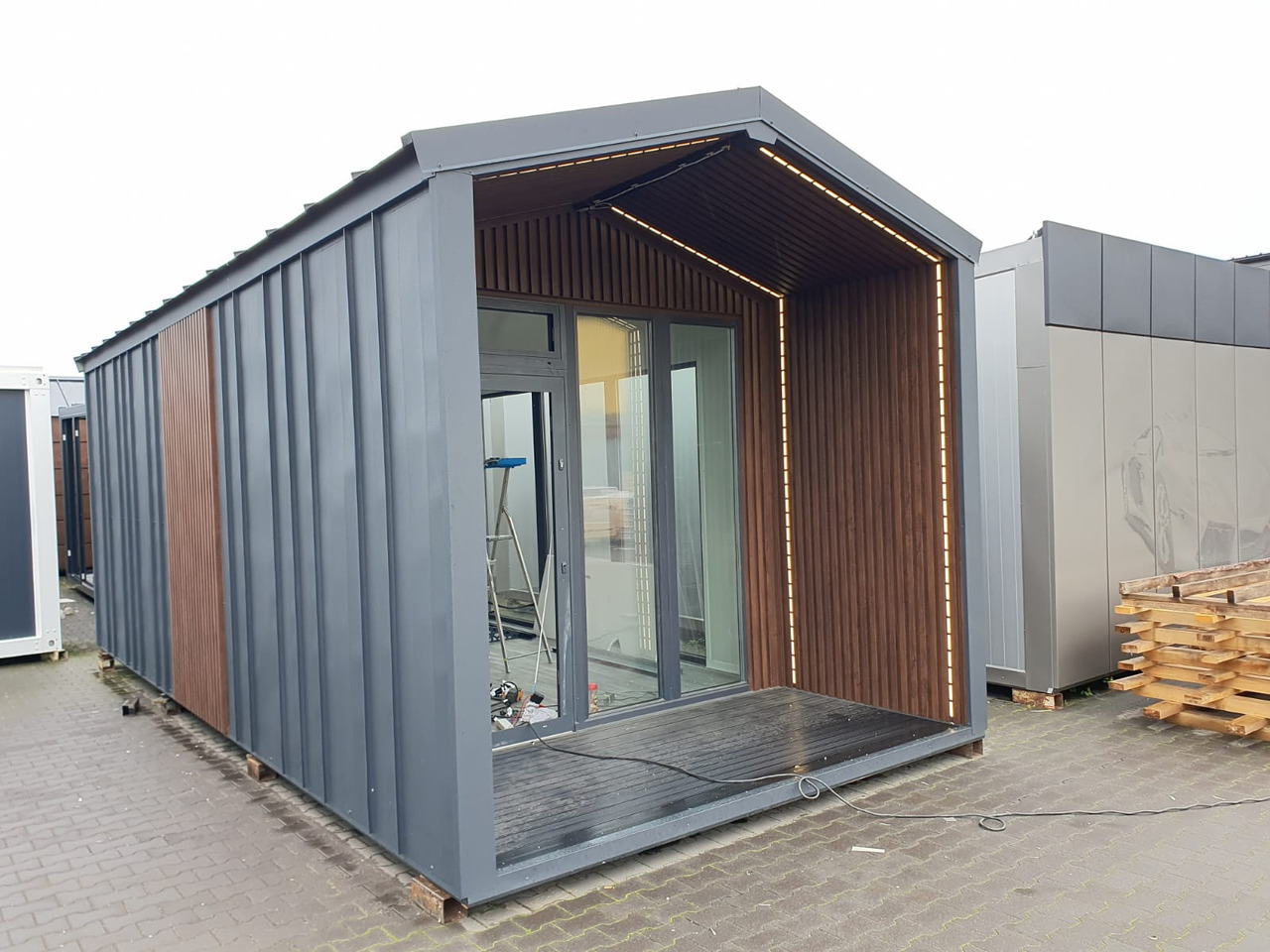 IDEX Premium Commercial Container Unit – Modern, Durable & Ready to Customize! Container with Terrace - מכולת בנייה: תמונה 2 IDEX Premium Commercial Container Unit – Modern, Durable & Ready to Customize! Container with Terrace - מכולת בנייה: תמונה 2