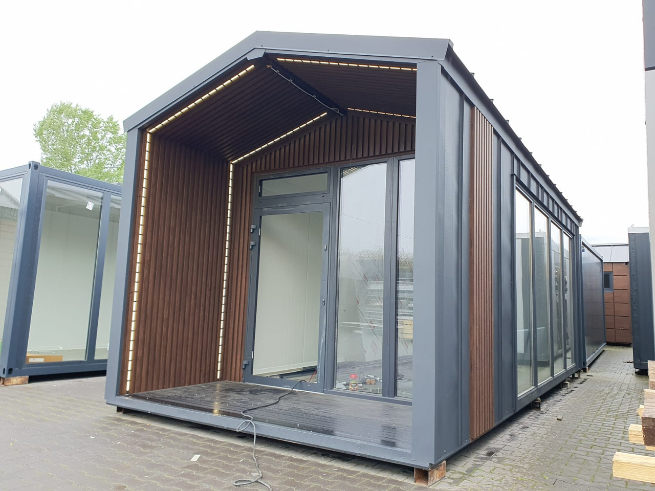 IDEX Premium Commercial Container Unit – Modern, Durable & Ready to Customize! Container with Terrace - מכולת בנייה: תמונה 1 IDEX Premium Commercial Container Unit – Modern, Durable & Ready to Customize! Container with Terrace - מכולת בנייה: תמונה 1