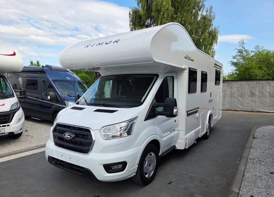 RIMOR Rimor KILIG 695 NEW Retrofitted 5-Passenger Winterized Camera Navigation - מוטורהום: תמונה 2 RIMOR Rimor KILIG 695 NEW Retrofitted 5-Passenger Winterized Camera Navigation - מוטורהום: תמונה 2