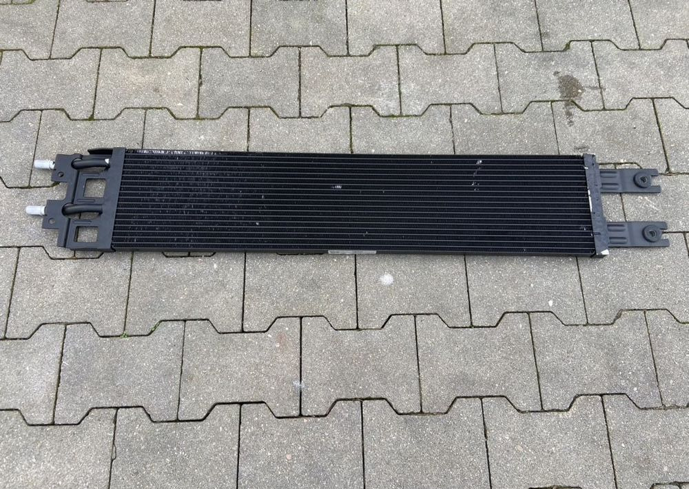 Chłodnica oleju Scania R S V8 2635996 - מקרר שמן עבור משאית: תמונה 1 Chłodnica oleju Scania R S V8 2635996 - מקרר שמן עבור משאית: תמונה 1